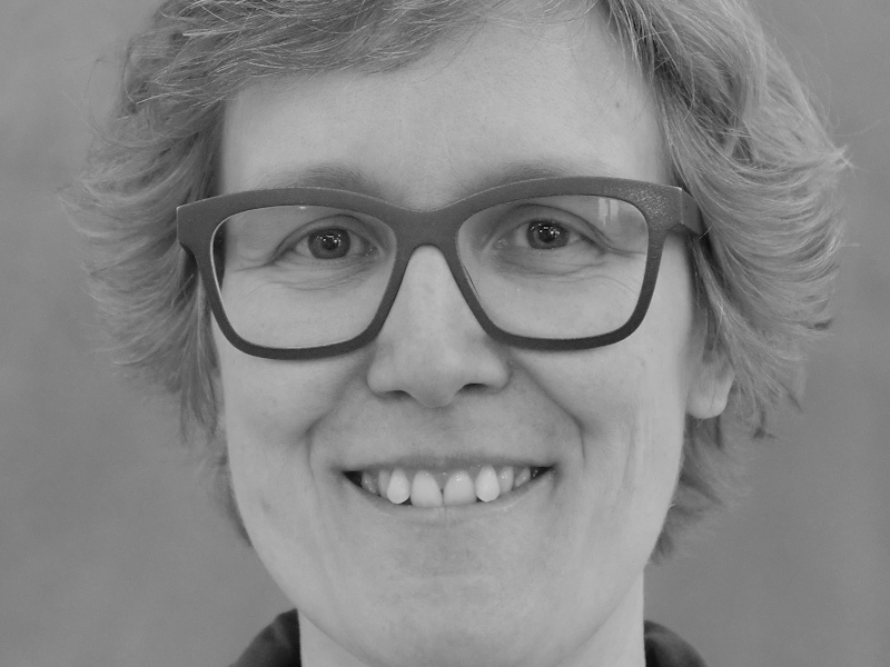 Frau Dr. Emmerich